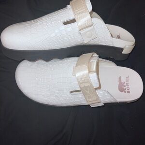 Sorel White Croc-Embossed Slip-On Clogs